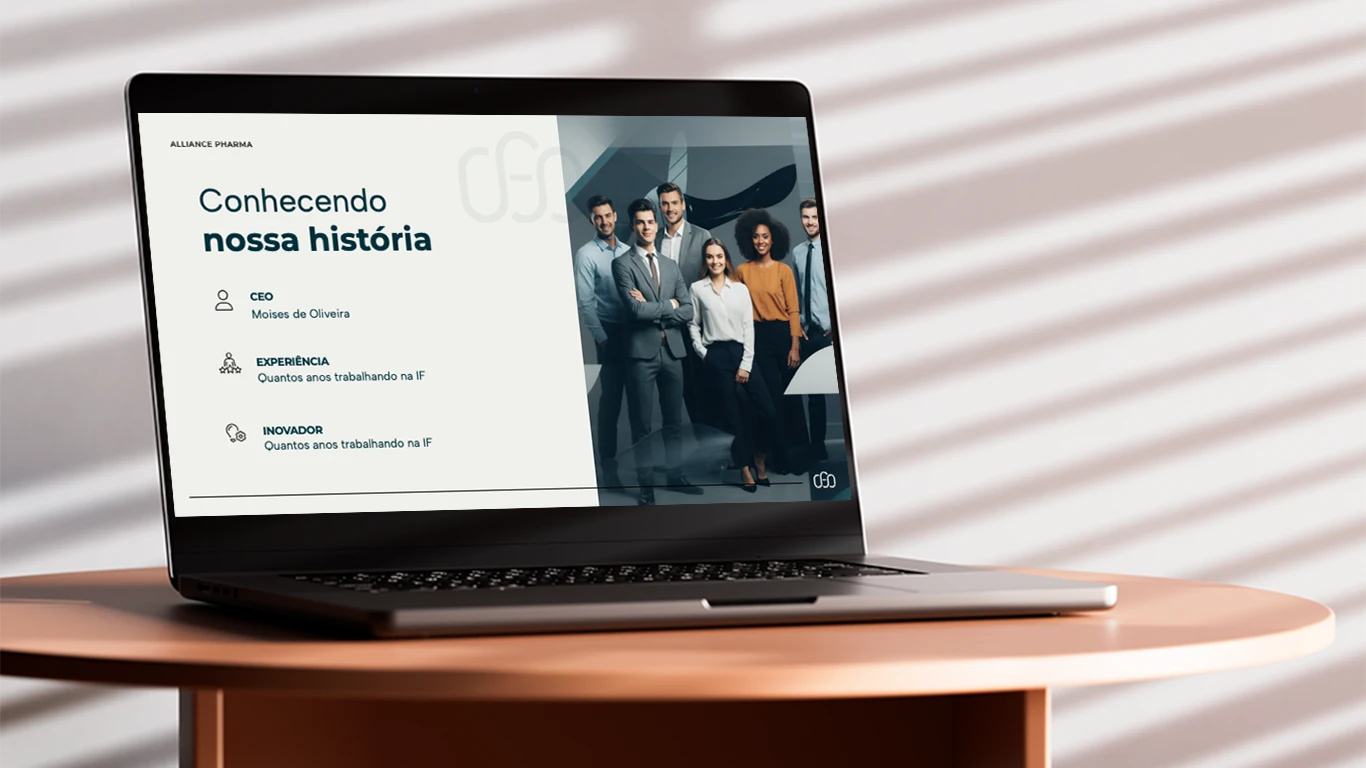 Slide redesenhado pela L’Atelier 54 exibido em um notebook